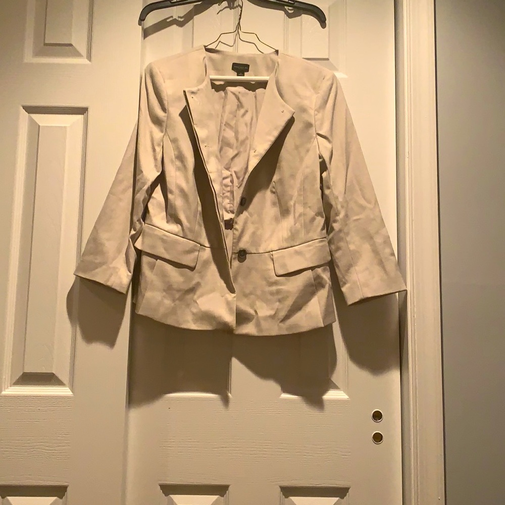 Ann Taylor Blazer size 10 in excellent condition!